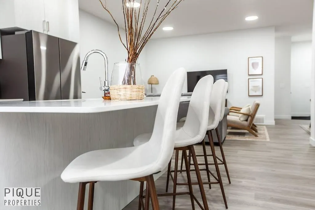 Holiday home Urbanutopia*Luxury Home*King Bed*Patio/Bbq*Sleep16 Edmonton Canada